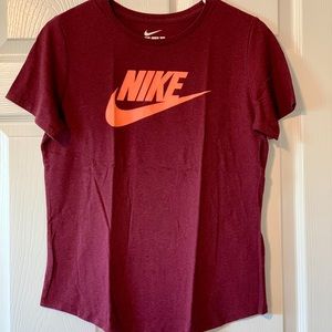 Nike womens tee